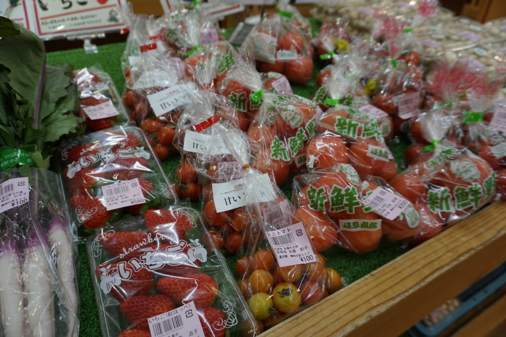 道の駅織部の里もとす　トマト　イチゴ　農産物　品揃え