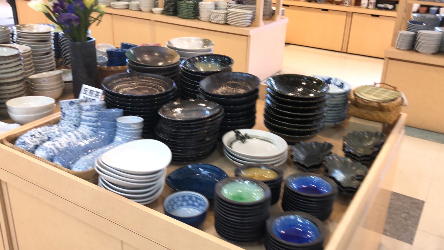 美濃焼が安く買える「土岐美濃焼まつり」とは?食器の詰め放題があるの? | めぐりたび